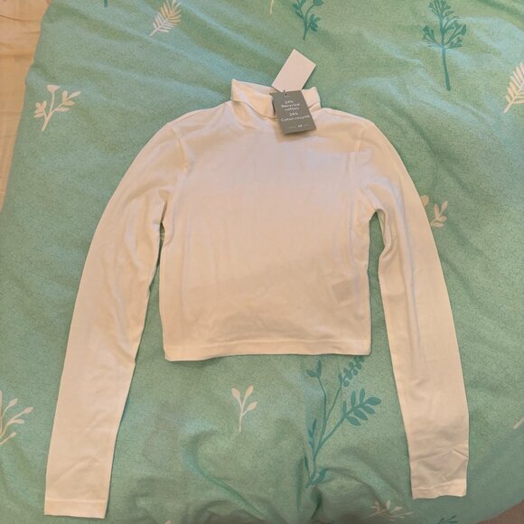 BRAND NEW H&M White Turtleneck - Picture 4 of 4